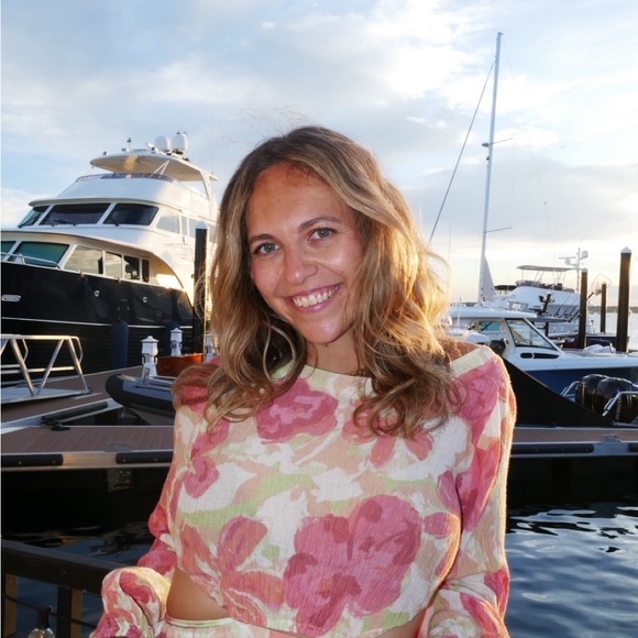 Meet your Posher, Haley - Picture 3 of 6